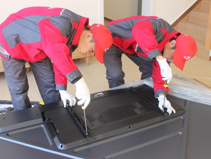 喬喜搬家技師現(xiàn)場演示屏幕防護 義烏液晶電視專業(yè)打包流程